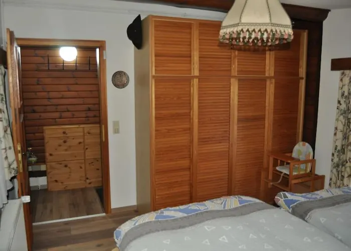 بيت للعطل Blockhaus Bis 6 Personen Kamin Und Hund *